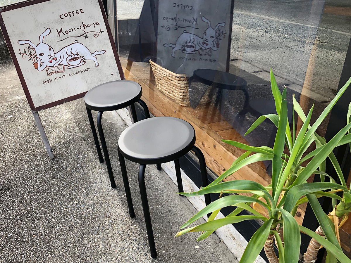 丸イスを用意しております。